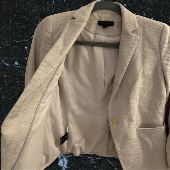 ANN TAYLOR • Lovely Lady Beige 3/4 Sleeve Petite Mini Blazer - Picture 5 of 13